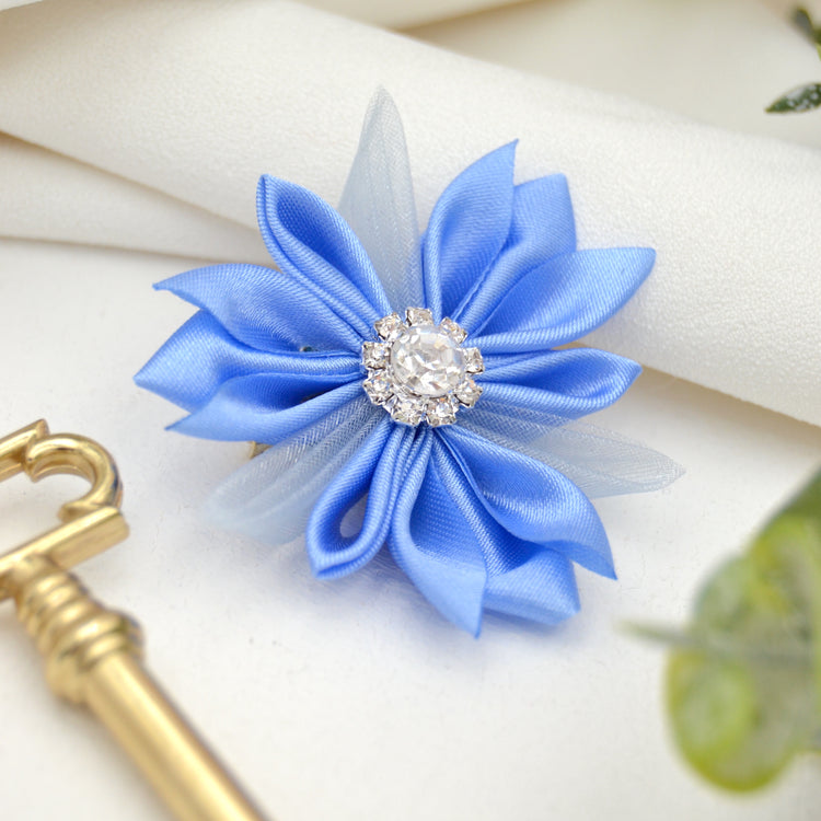 Brosche "Icy Blue"  - Hellblaue Satin Ansteckblüte mit Broschennadel