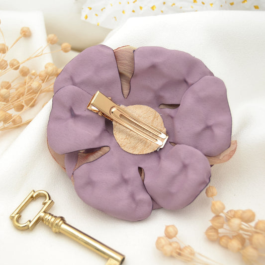 Haarclip "Francoise" mit großer Blüte aus lila Satin