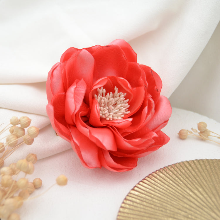 Romantische Korallfarbene Blüte fürs Haar | Blumenhaarclip "Amour Fou" handgefertigte Satinblüte