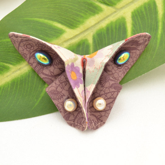 Stoff Brosche "Leyla" Schmetterling im Origami Stil aus süßen retro Stoffen