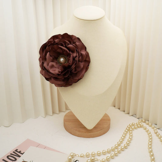 Blumenbrosche "Marsala" Brosche mit großer Blüte aus Stoff