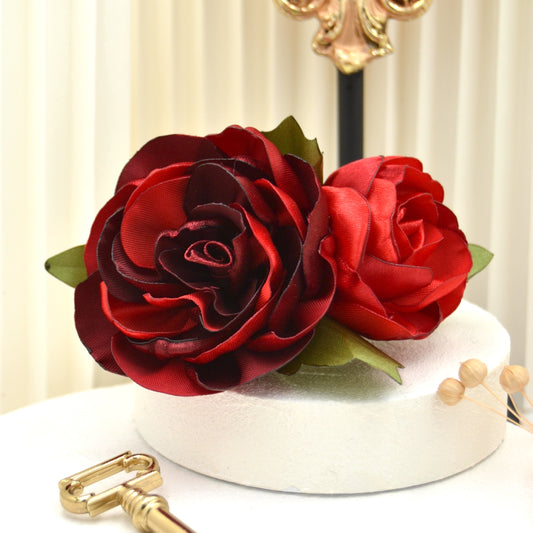 Romantischer Haarschmuck  | Blumenhaarclip "Rose Lovers"mit roten Rosen aus Satin Stoff