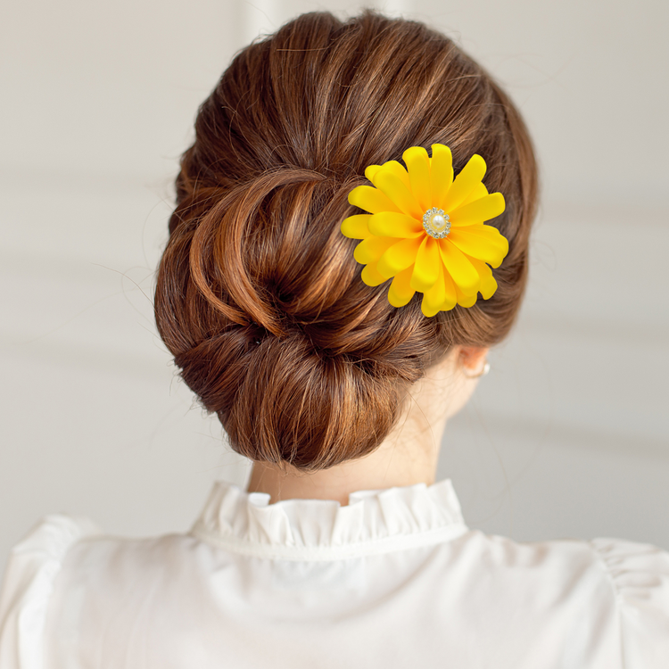 Haarclip mit Gerbera aus Satin | Blütenhaarclip  "Sunny Day" in sommerlichem Gelb