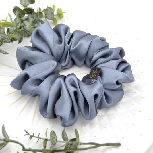 Großer voluminöser Satin Scrunchie "Steel Grey"